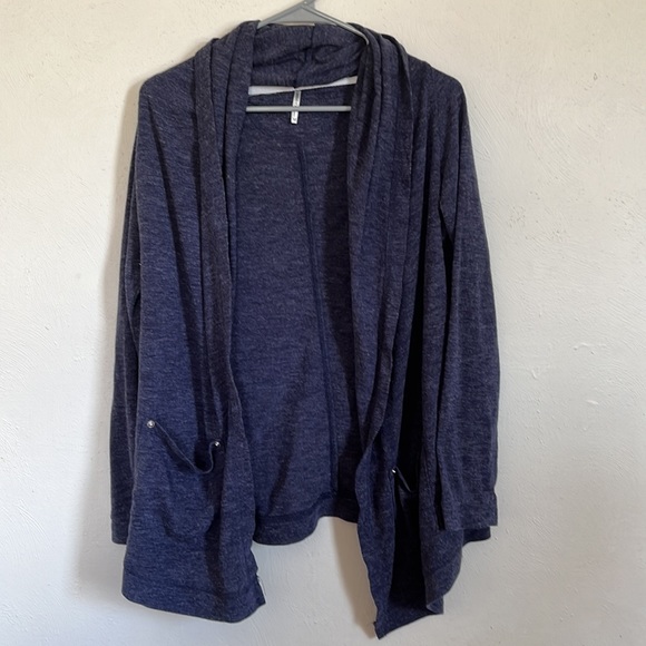 Bundle of 3 lightweight sweaters - Picture 4 of 6